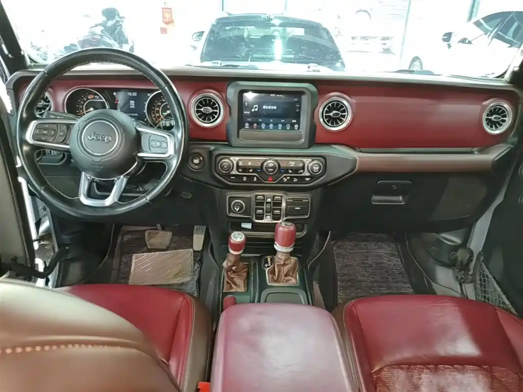 Jeep Wrangler 2020 — фото 10