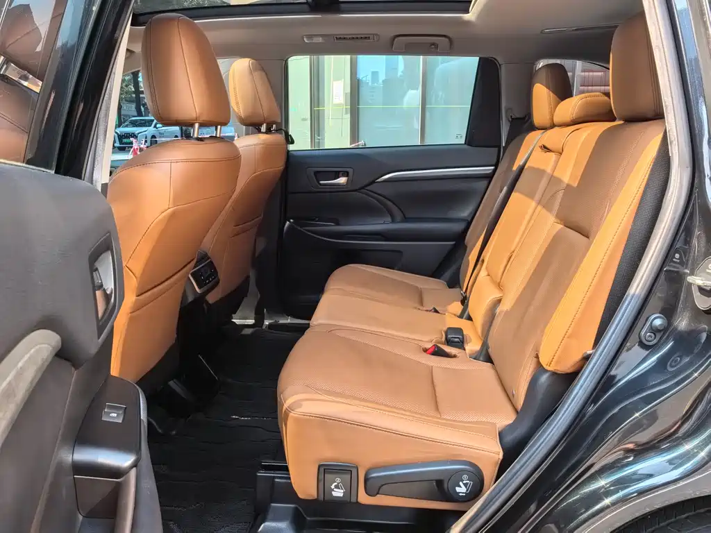 Toyota Highlander 2020 — фото 15