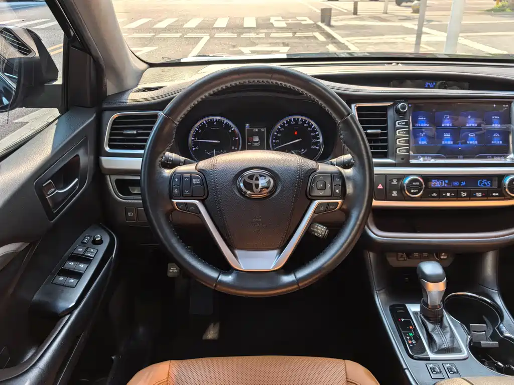 Toyota Highlander 2020 — фото 9