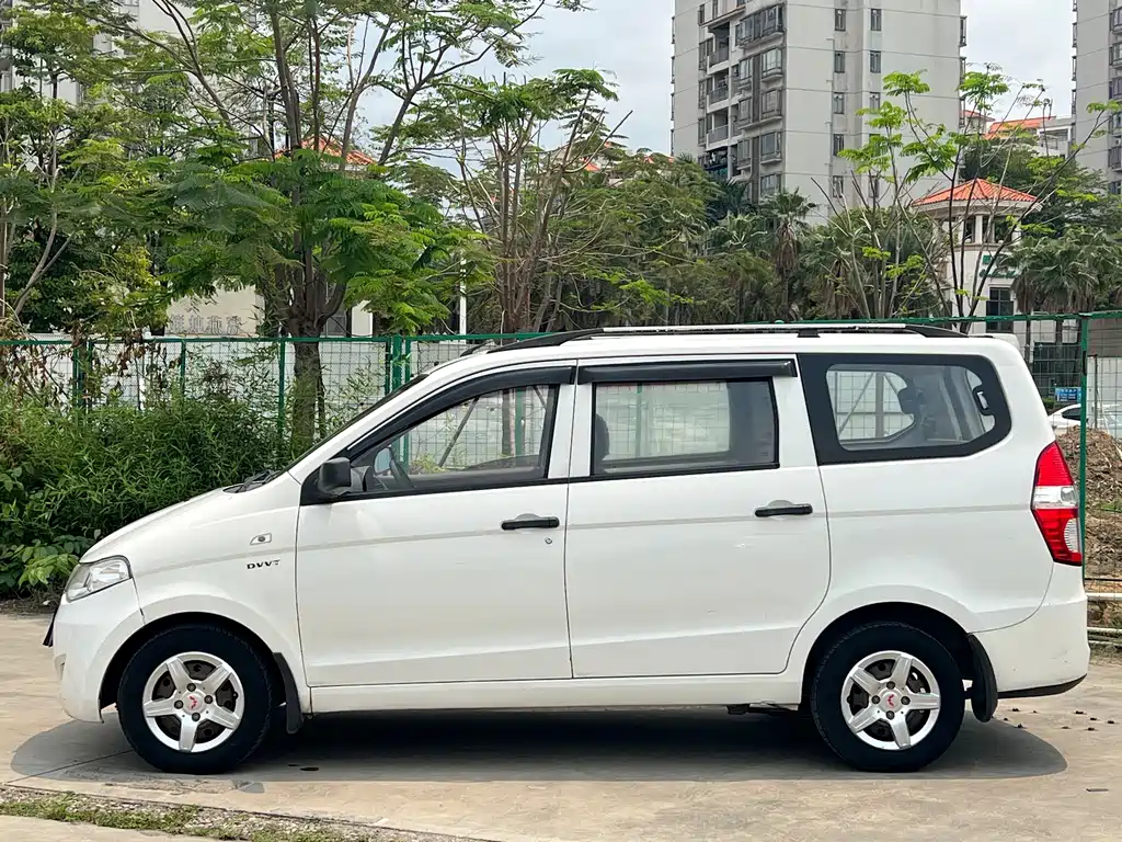Wuling Hongguang 2015 — фото 3
