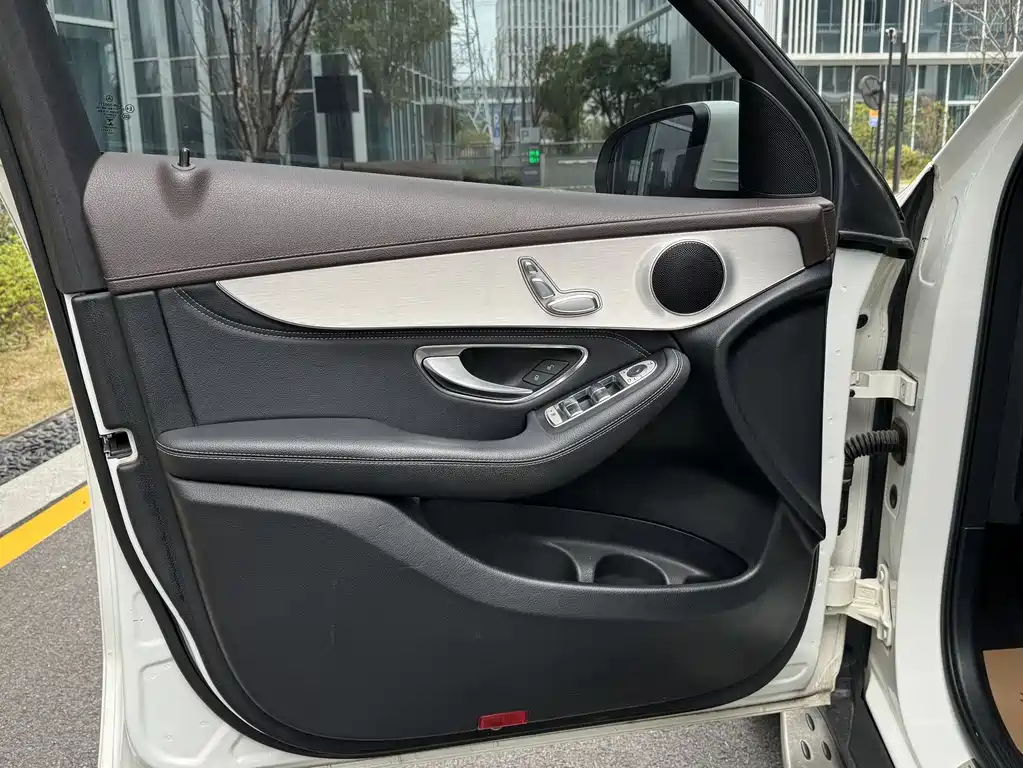 Mercedes-Benz GLC 2018 — фото 17