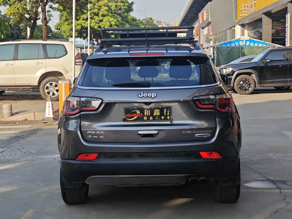 Jeep Compass 2018 — фото 16