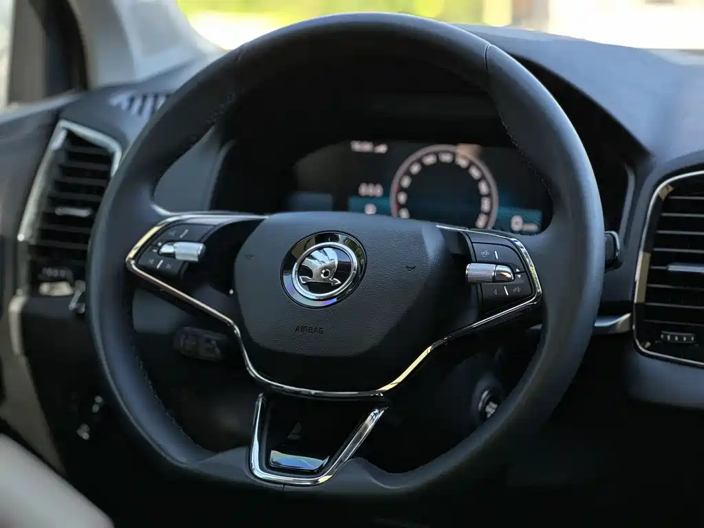 Skoda Karoq 2023 — фото 11