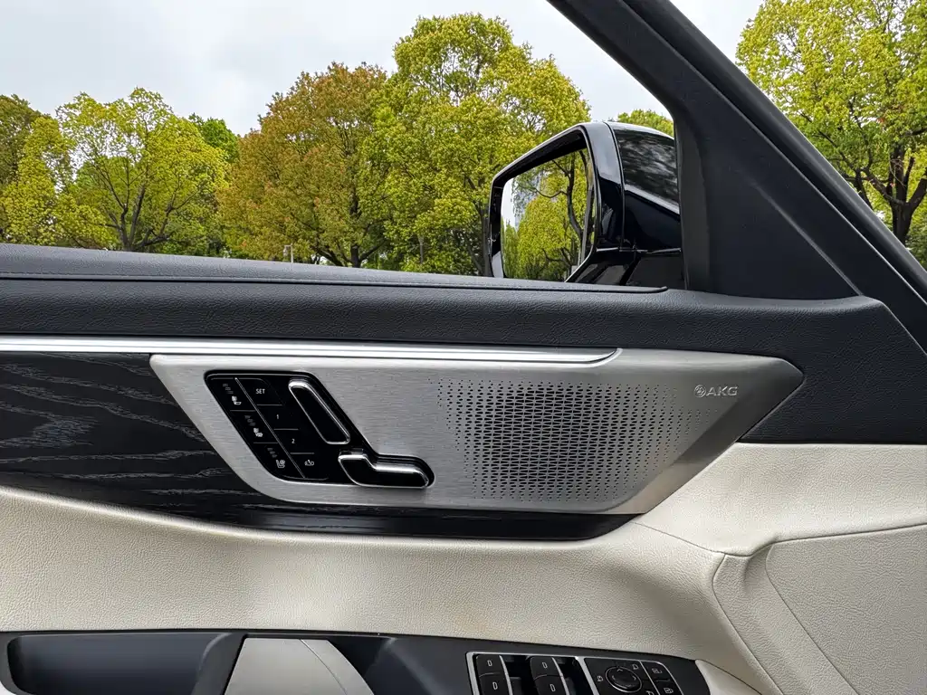 Cadillac CT6 2025 — фото 13