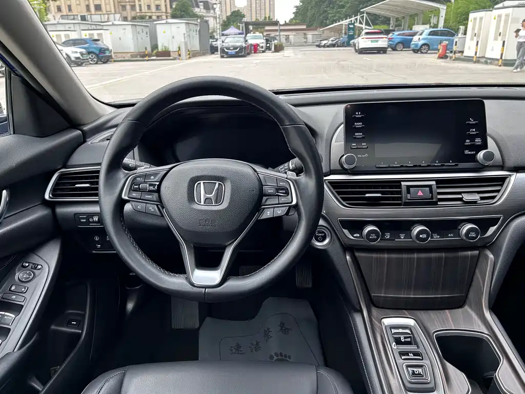 Honda Accord 2018 — фото 8