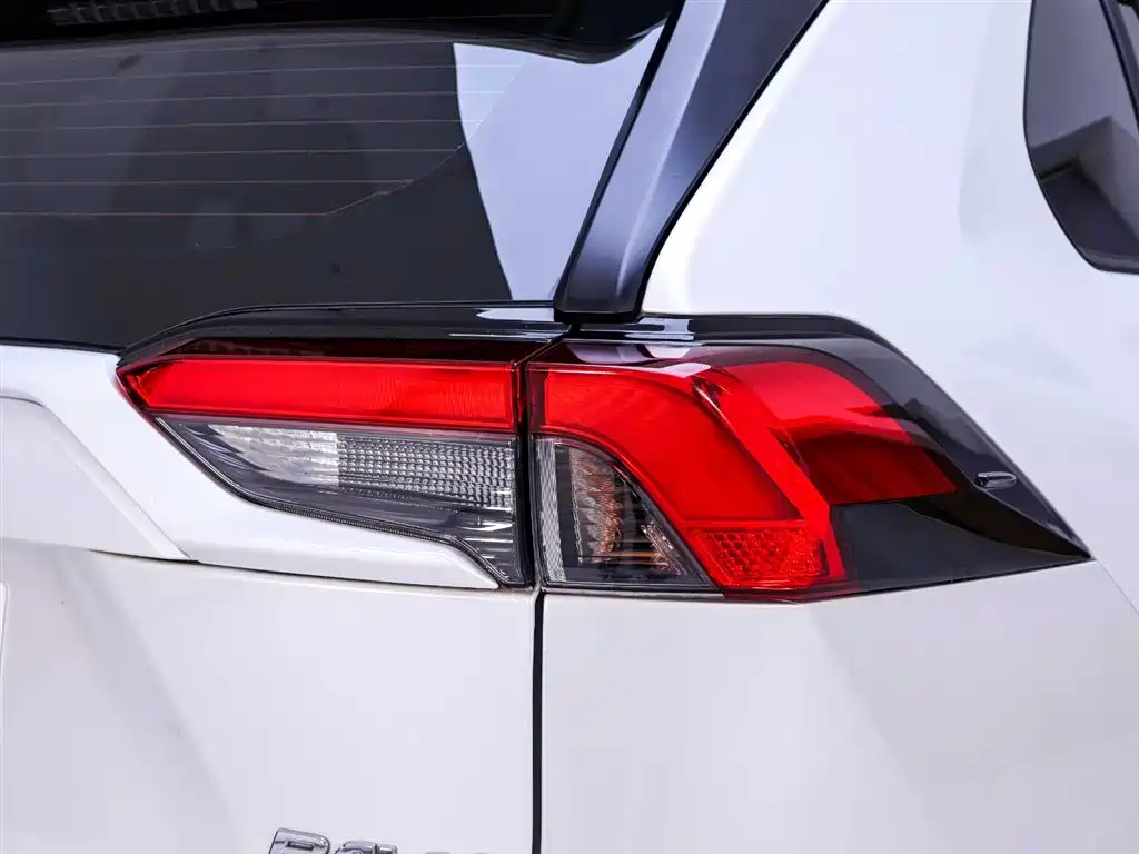 Toyota RAV4 2021 — фото 9