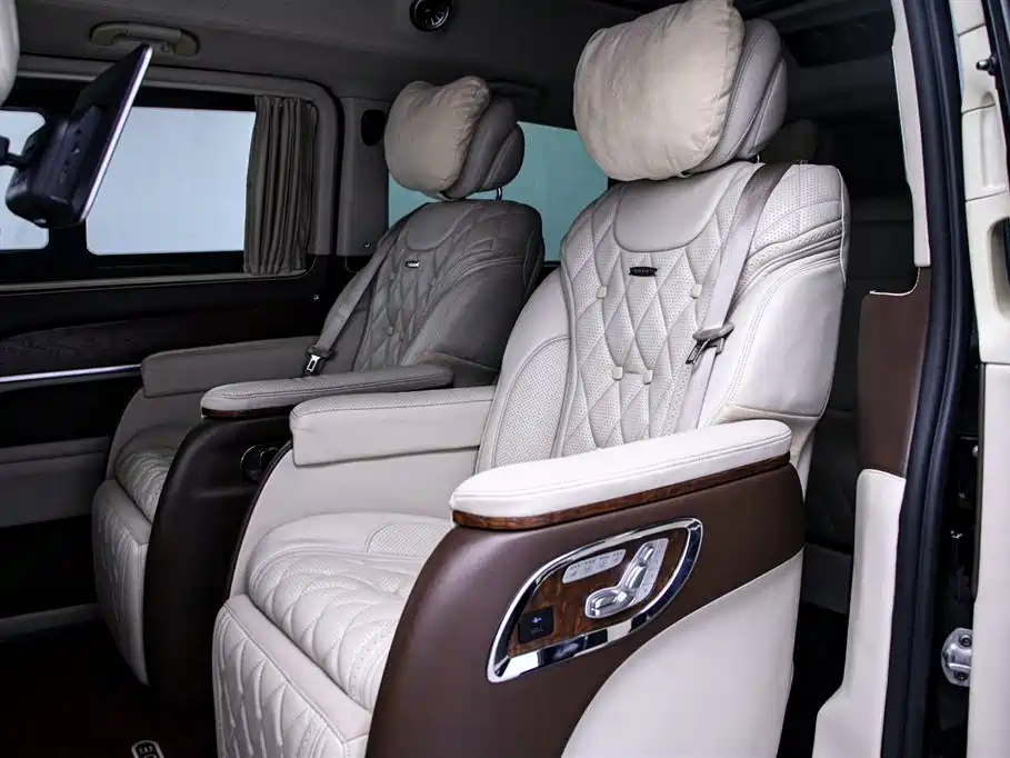 Mercedes-Benz V-Class 2019 — фото 12
