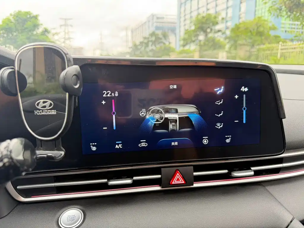 Hyundai Elantra 2023 — фото 14
