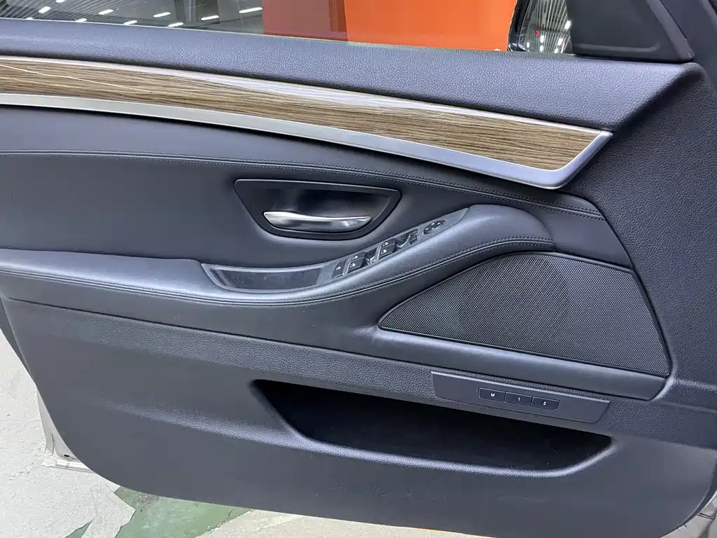 BMW 5 Series 2014 — фото 12