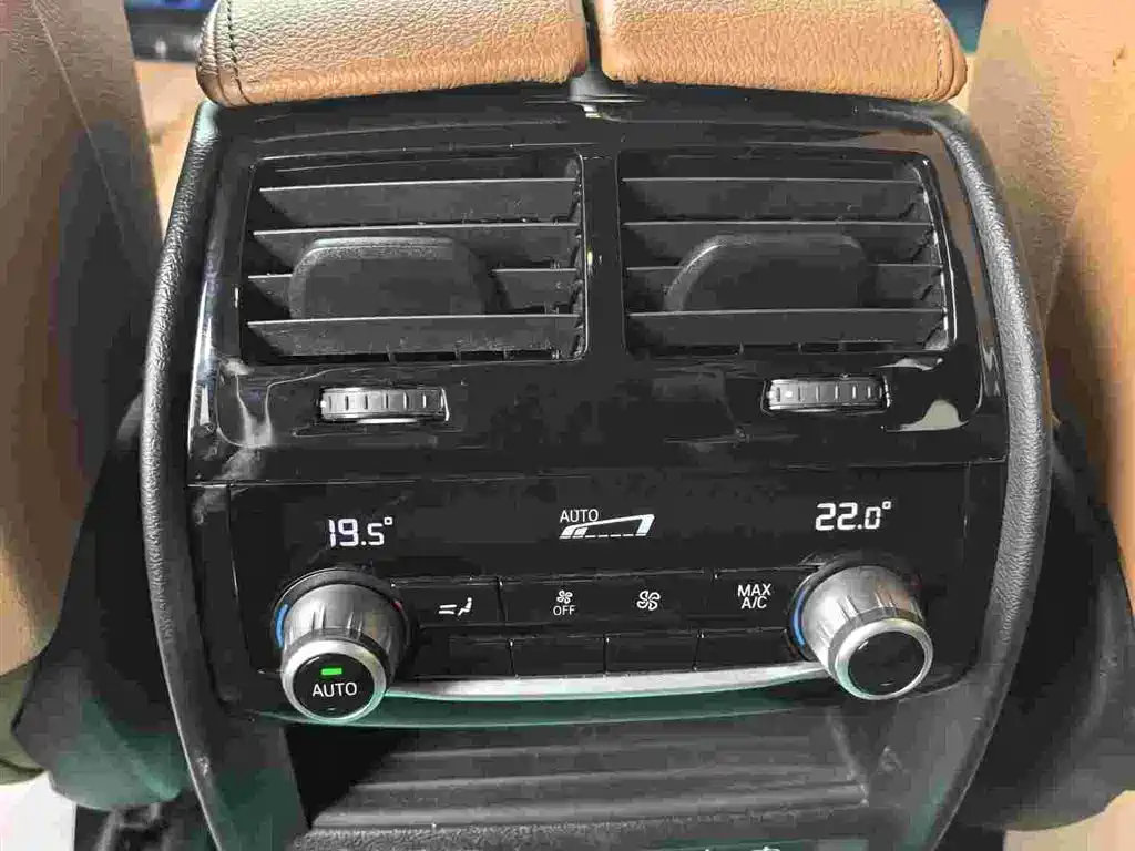 BMW 6 Series GT 2023 — фото 15