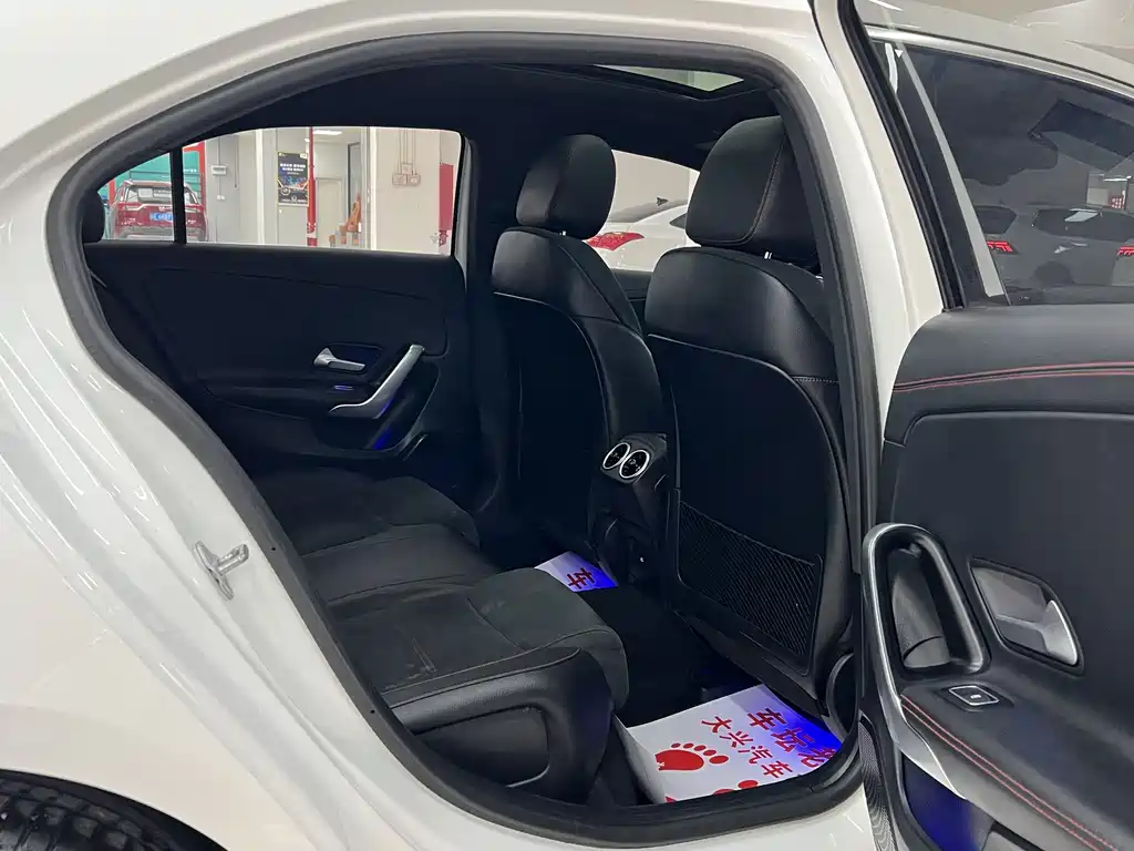 Mercedes-Benz A-Class 2024 — фото 14
