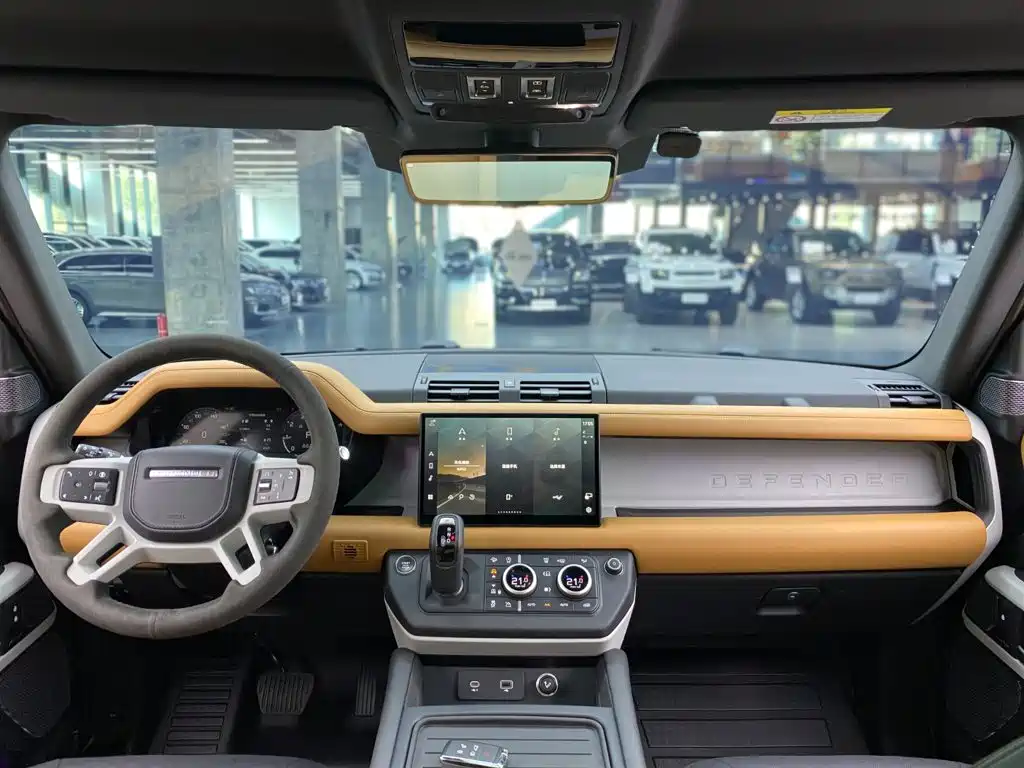Land Rover Defender 2024 — фото 12
