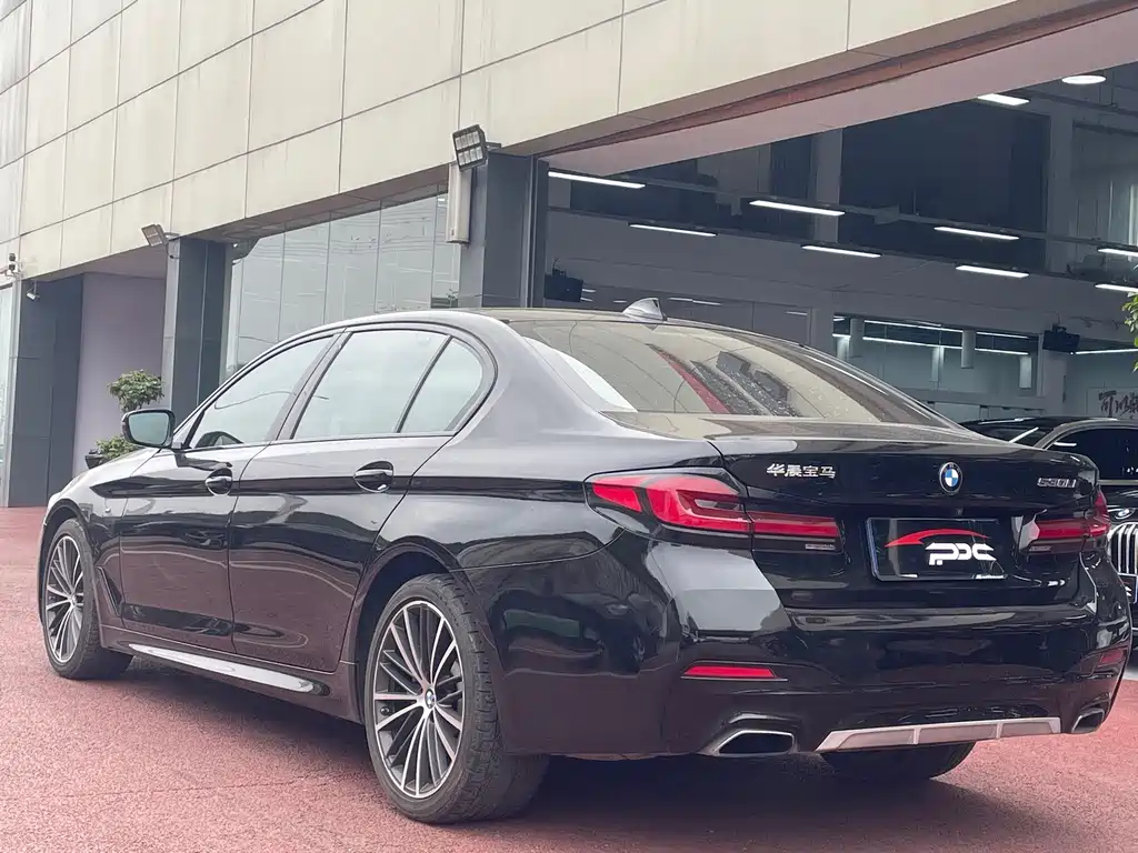 BMW 5 Series 2020 — фото 13