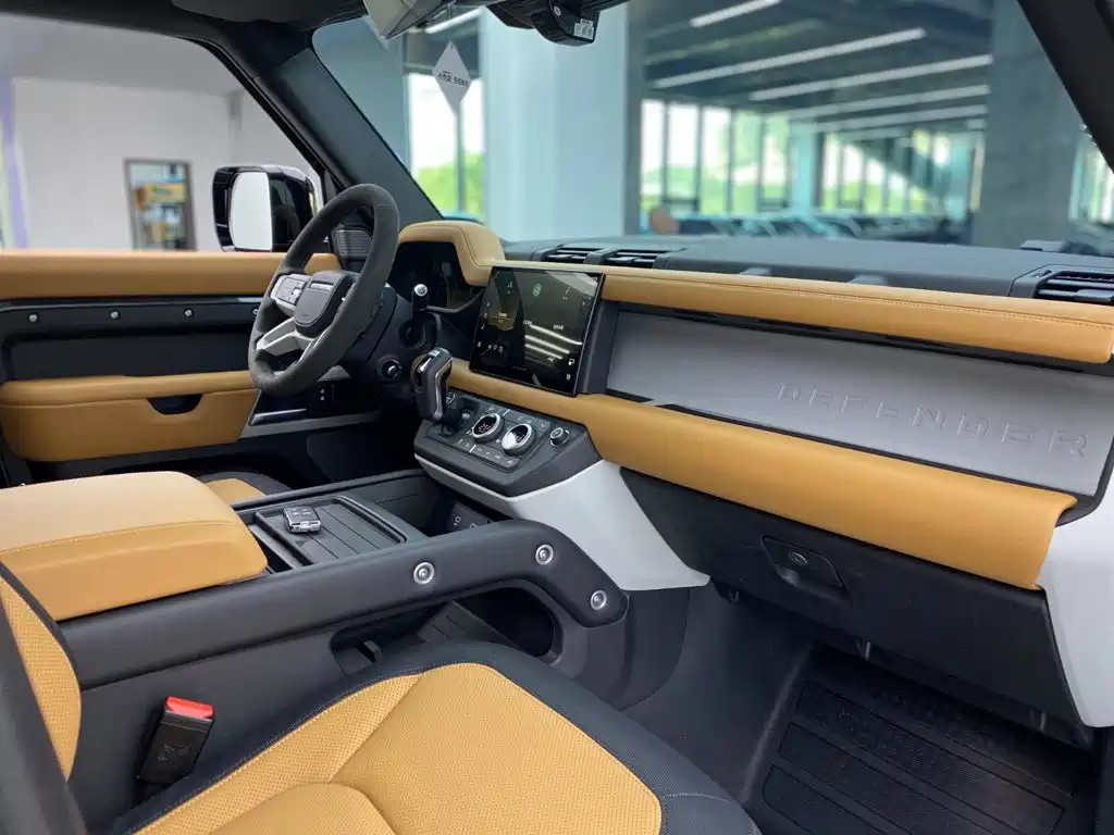 Land Rover Defender 2024 — фото 10