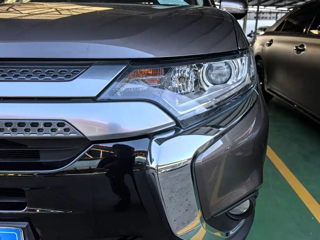 Mitsubishi Outlander 2019 — фото 14