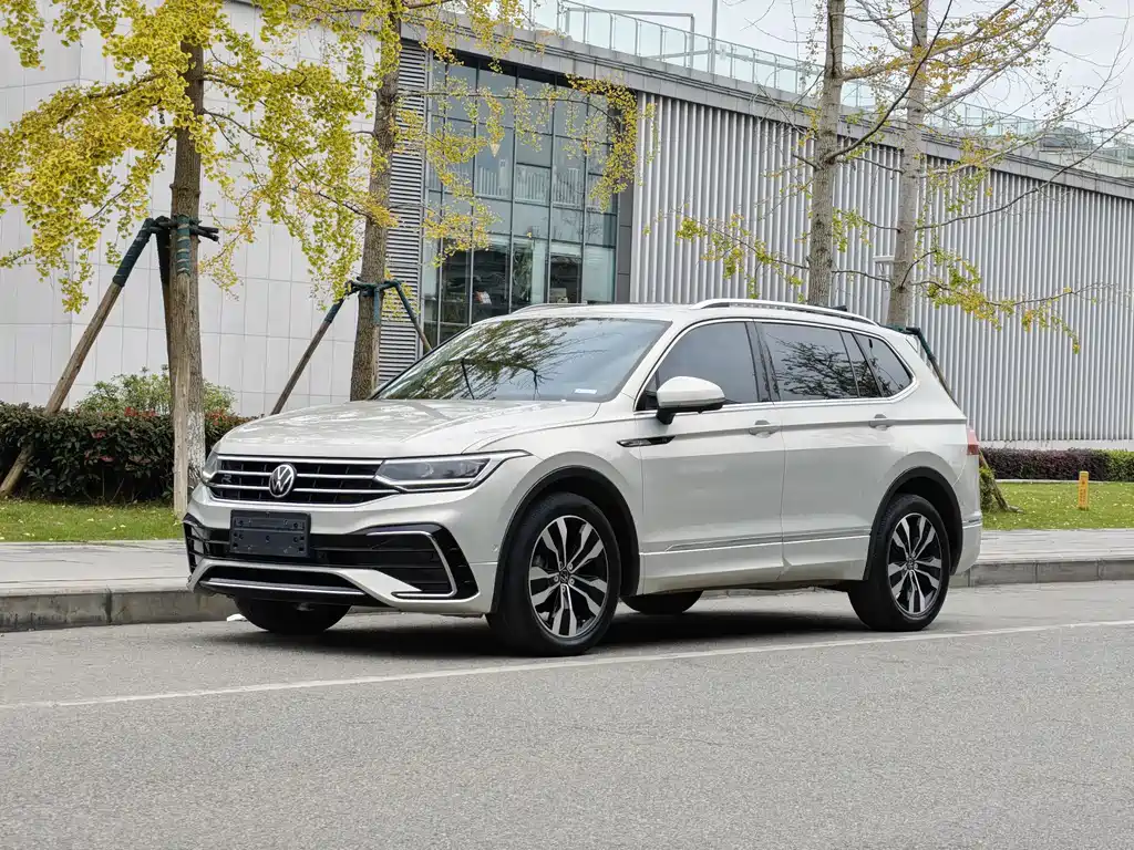 Volkswagen Tiguan L 2022 — фото 1