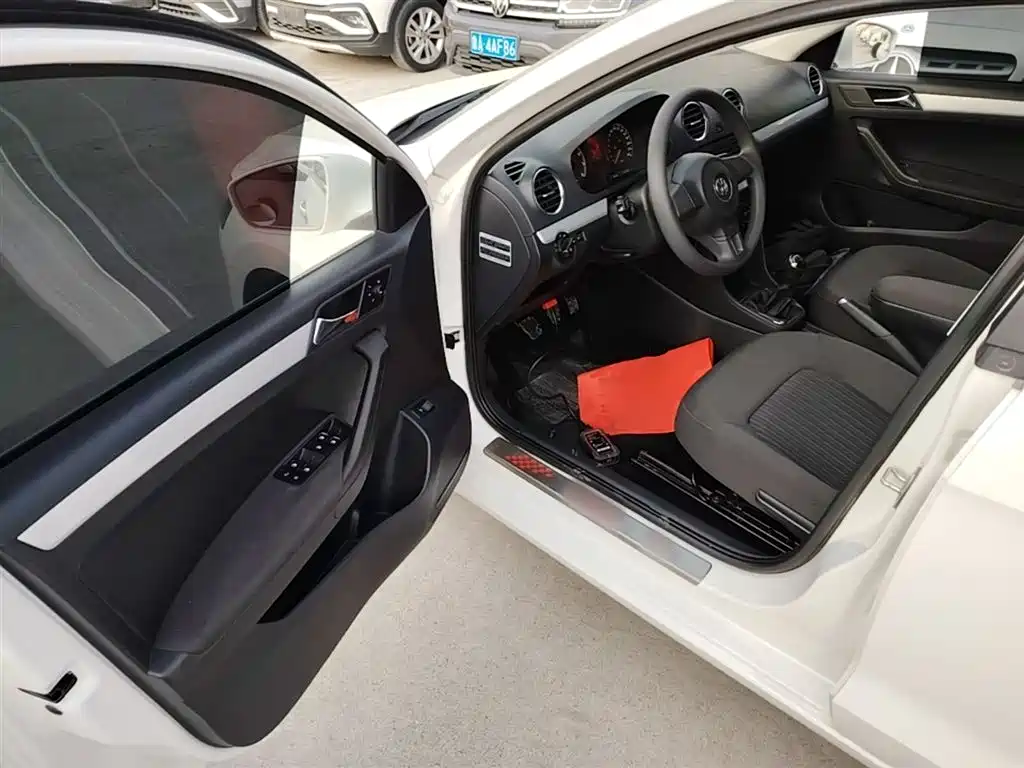 Volkswagen Jetta 2015 — фото 16