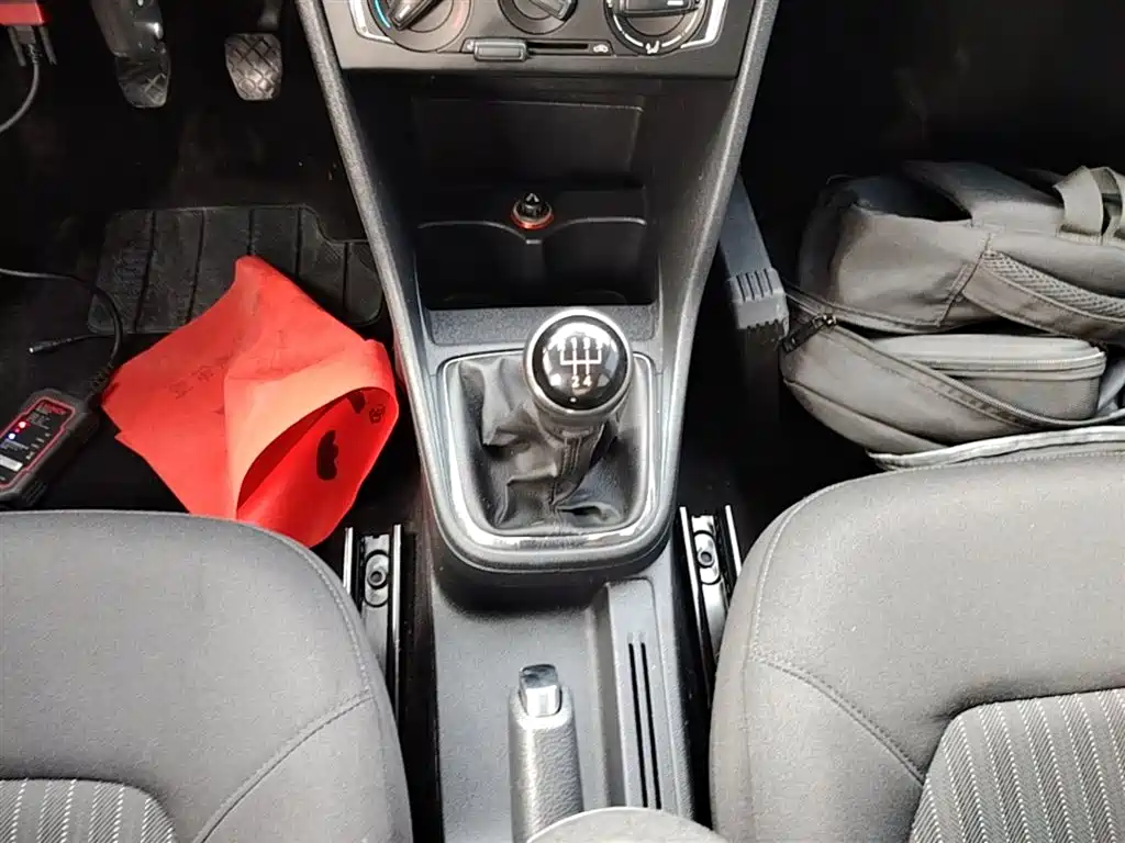 Volkswagen Jetta 2015 — фото 14