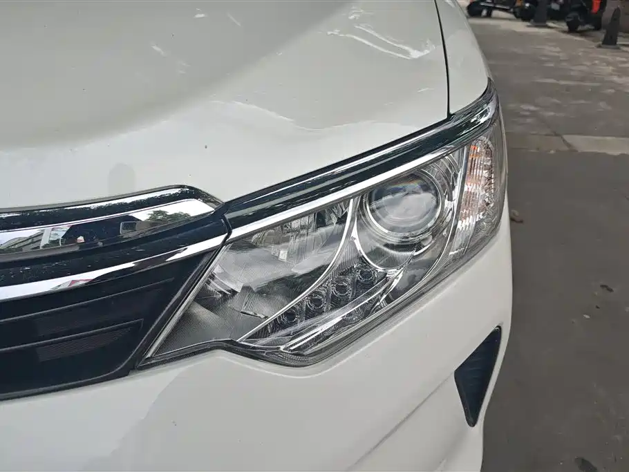 Toyota Camry 2017 — фото 5