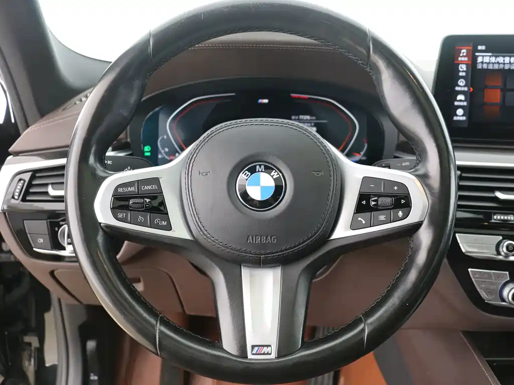BMW 5 Series 2022 — фото 11