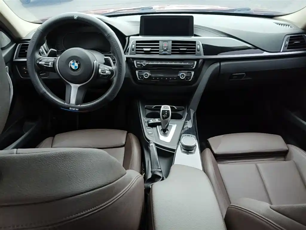 BMW 3 Series 2019 — фото 10