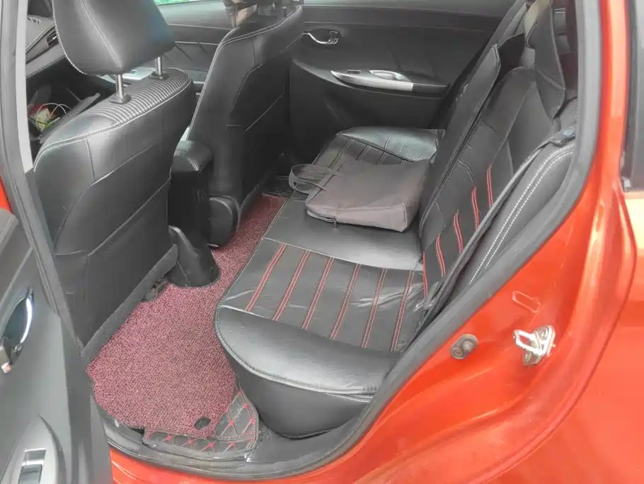 Toyota Yaris L 2015 — фото 11