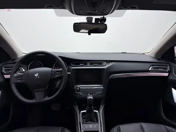 Peugeot 408 2015