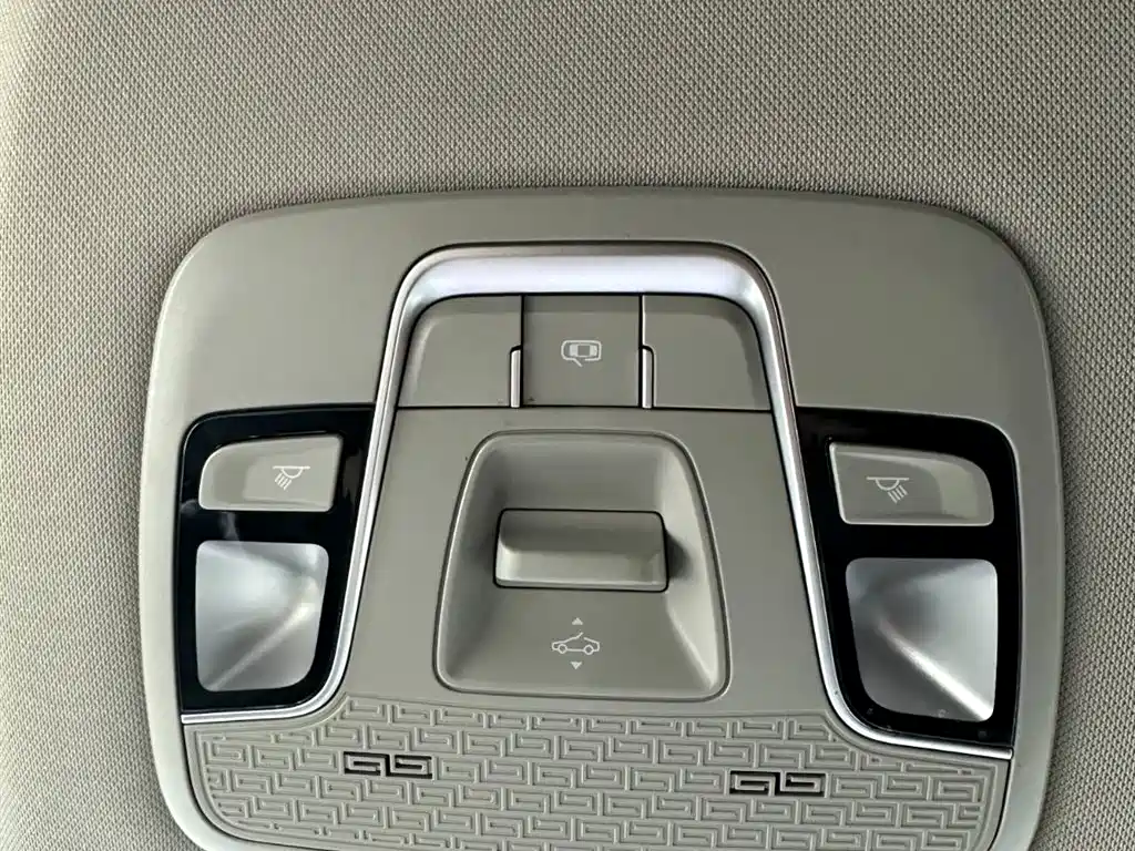 Geely Binyue 2022 — фото 17
