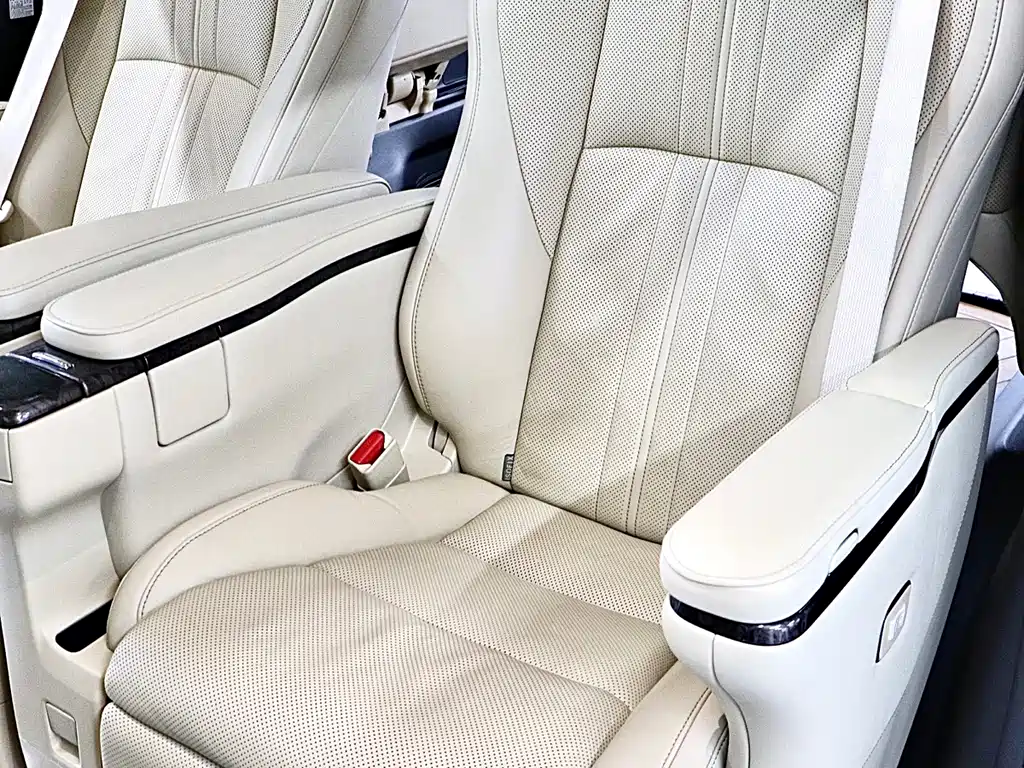 Toyota Alphard 2021 — фото 14