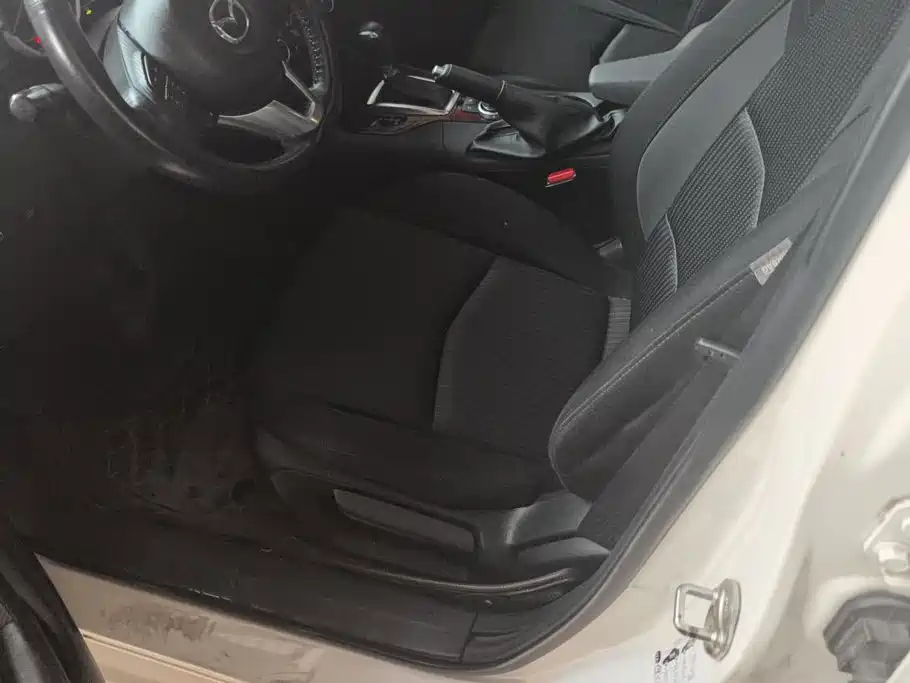 Mazda 3 Axela 2015 — фото 9