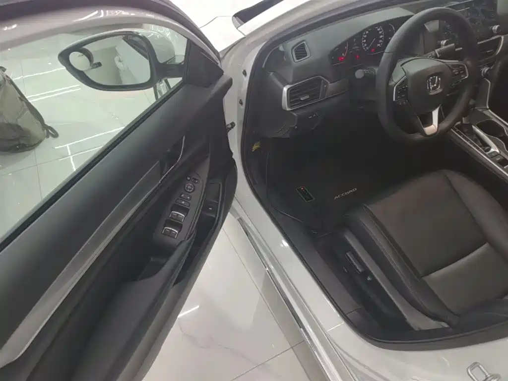 Honda Accord 2020 — фото 16