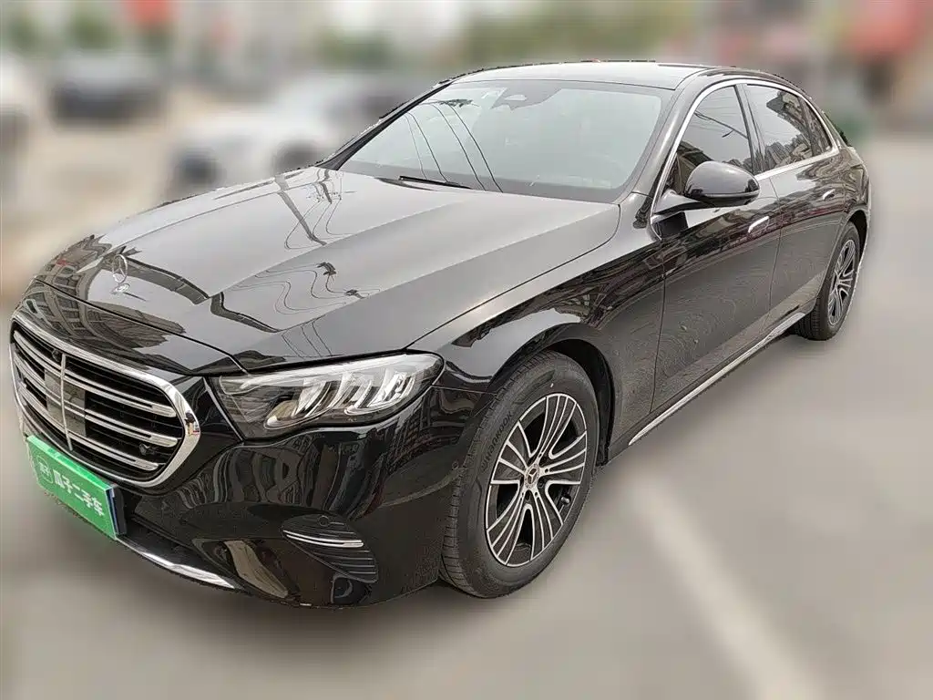 Mercedes-Benz E-Class 2025 — фото 1