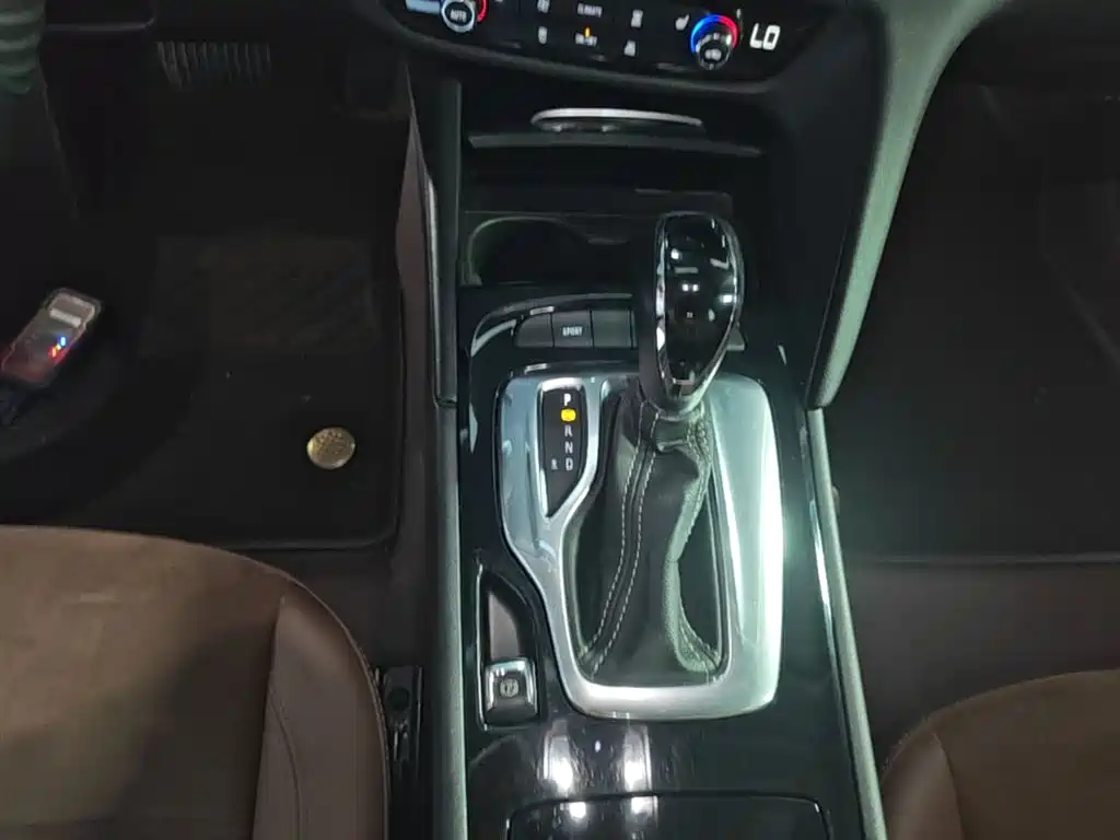 Buick Regal 2020 — фото 14