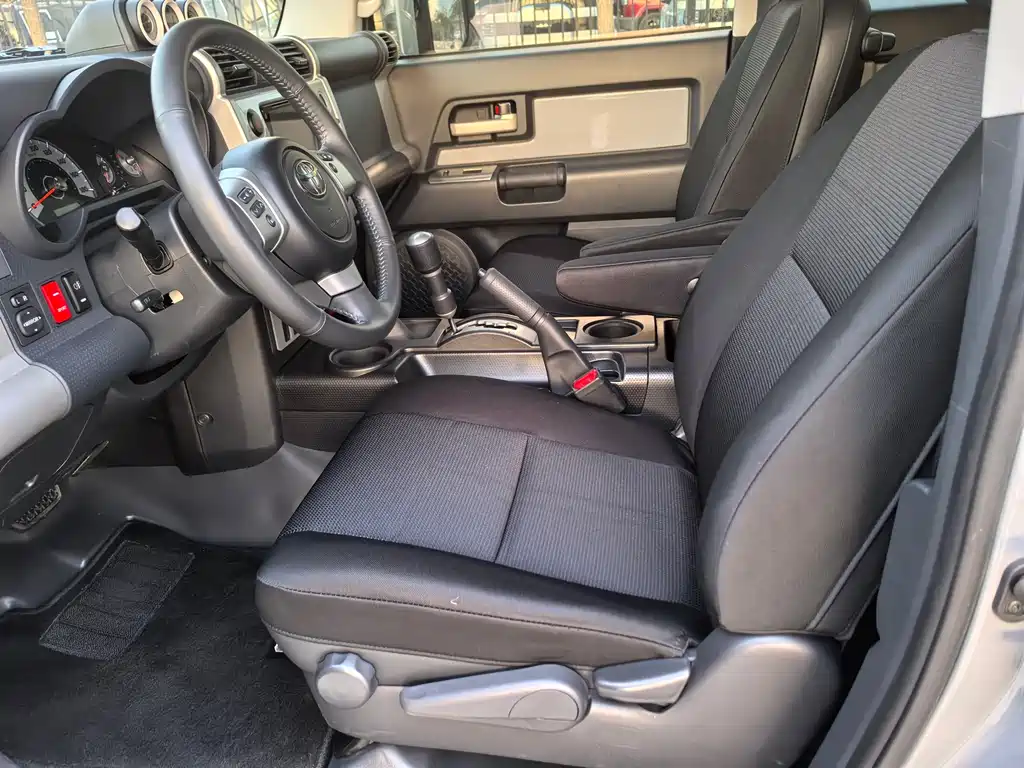 Toyota Land Cruiser 2020 — фото 11