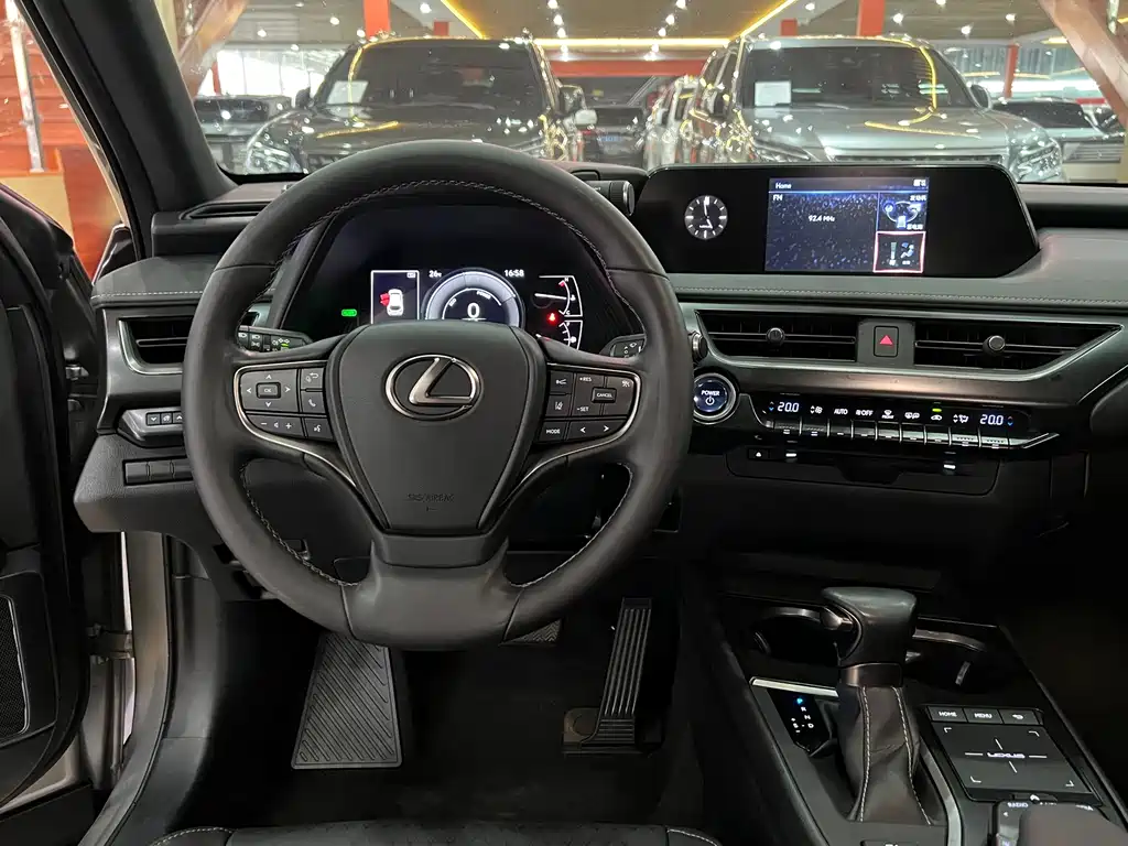 Lexus UX 2021 — фото 9