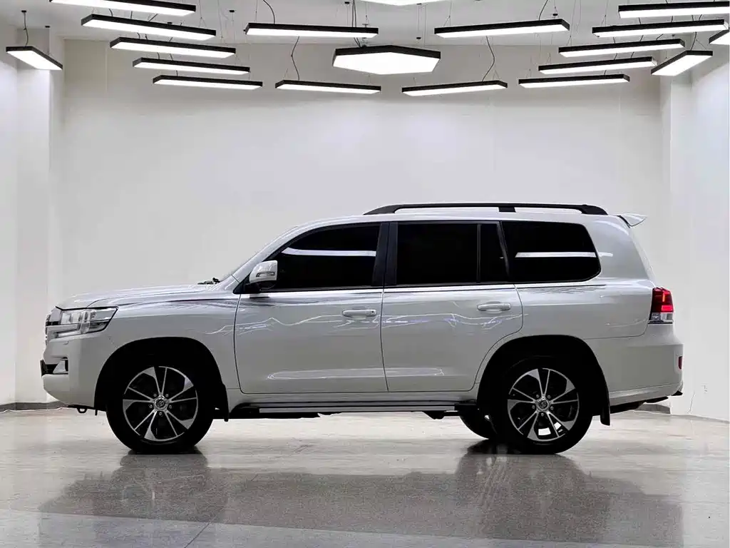 Toyota Land Cruiser 2020 — фото 29