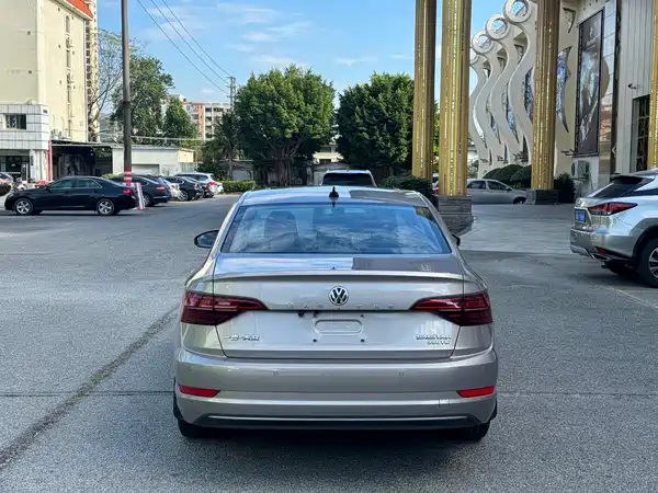 Volkswagen Sagitar 2021