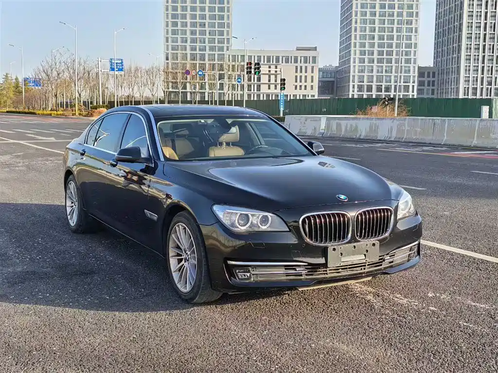 BMW 7 Series 2015 — фото 16
