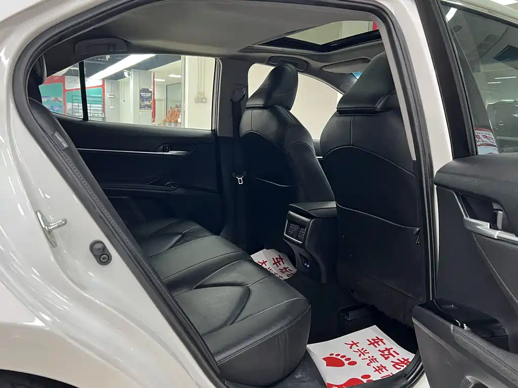 Toyota Camry 2023 — фото 15