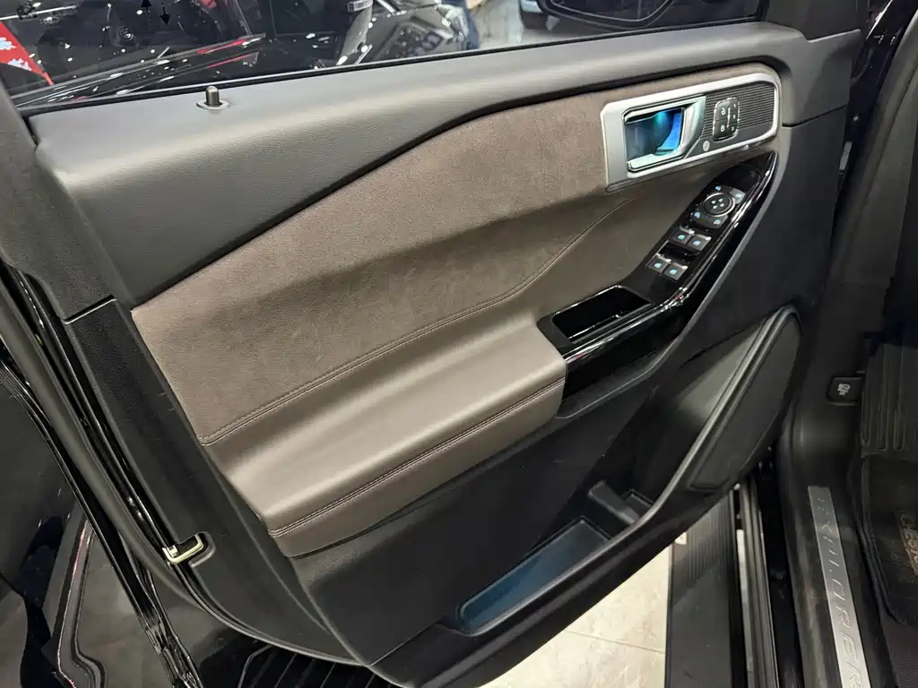 Ford Explorer 2025 — фото 12