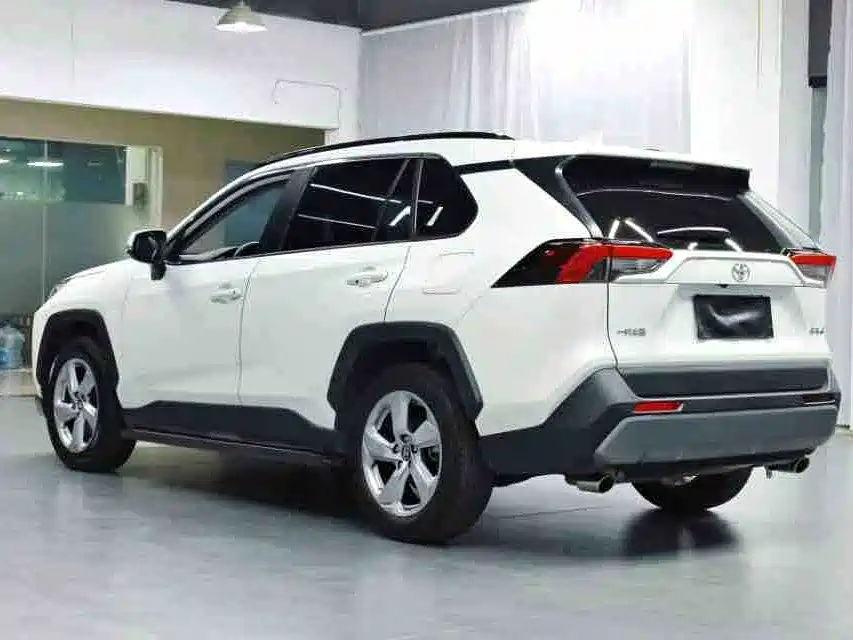 Toyota RAV4 2021 — фото 4