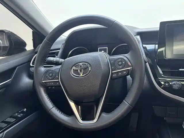 Toyota Camry 2023 — фото 14