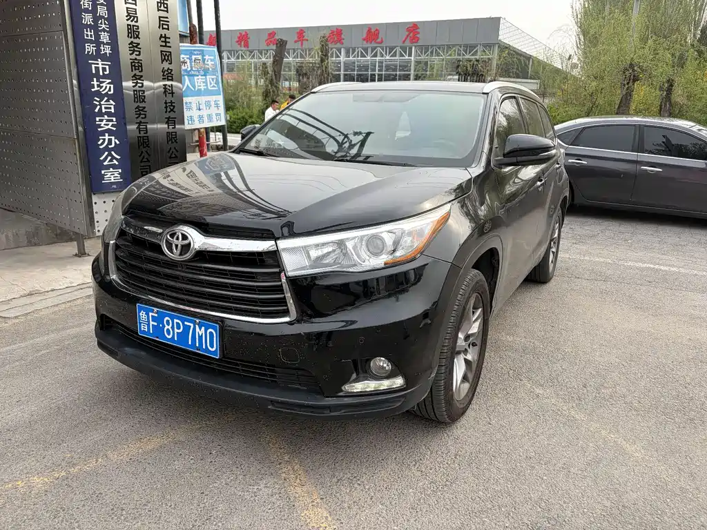 Toyota Highlander 2017 — фото 1