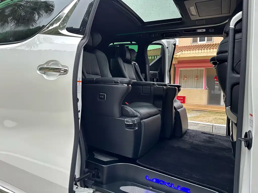 Lexus LM 2020 — фото 12