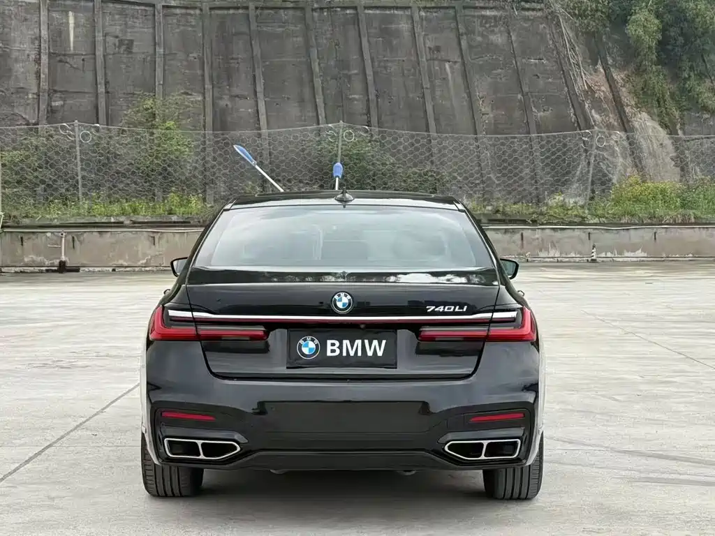 BMW 7 Series 2016 — фото 8