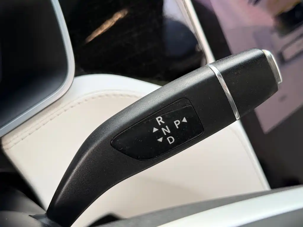 Tesla Model X 2017 — фото 11