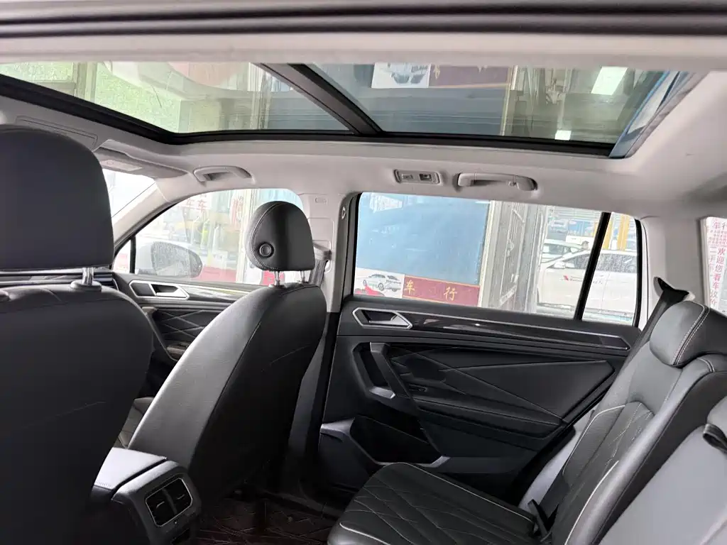 Volkswagen Tiguan L 2023 — фото 12
