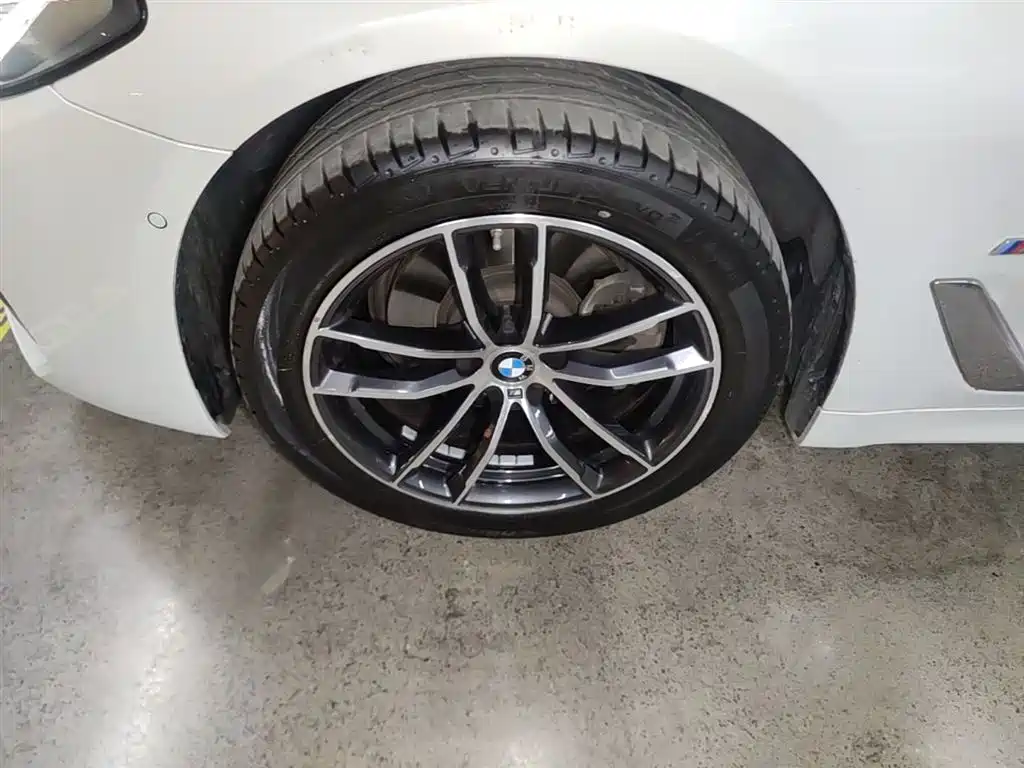 BMW 5 Series 2023 — фото 23
