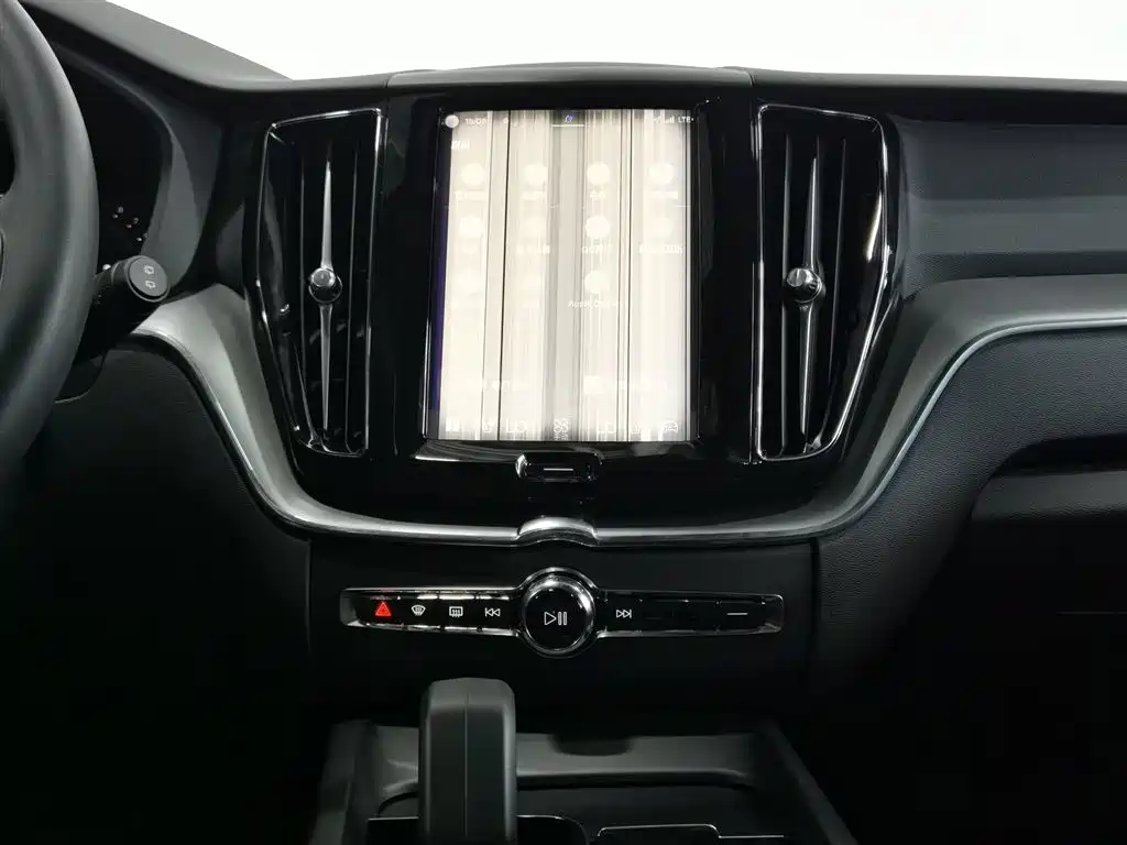 Volvo XC60 2024 — фото 12
