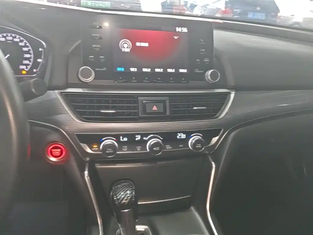Honda Accord 2018 — фото 12